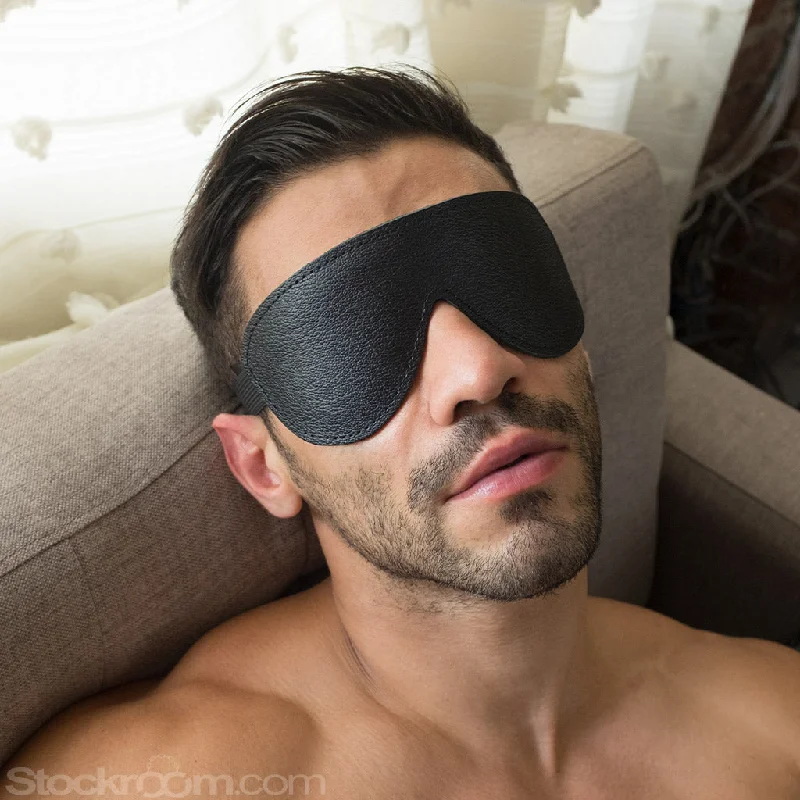 BDSM toy collar feels-Padded Leather Blindfold